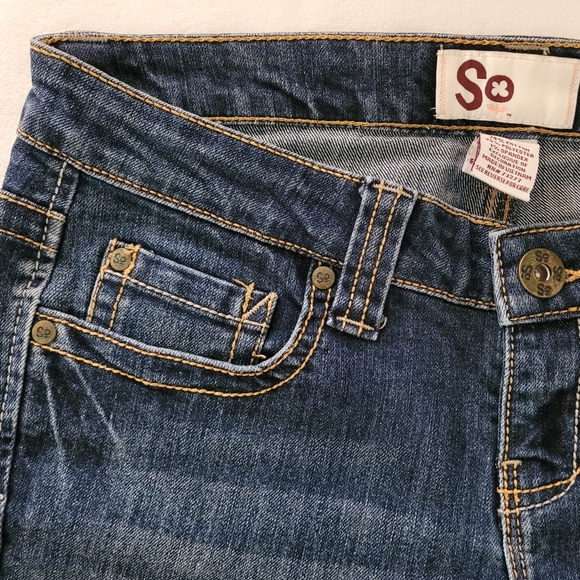 Bermuda Shorts! Dark Rinse, LIKE NEW!! Size 3 - Picture 3 of 5